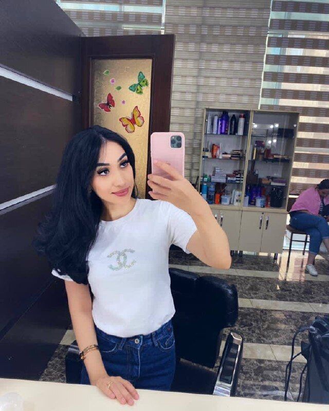  ,   Lola, 27 ,   ,   