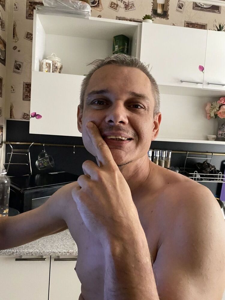  44526636  , 40 ,    