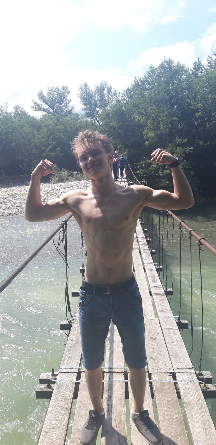  ,   Denis, 24 ,   ,   