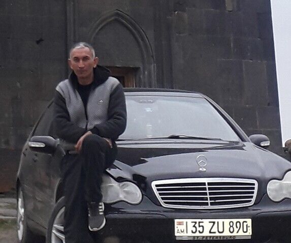  23018026  Vahan, 51 ,    
