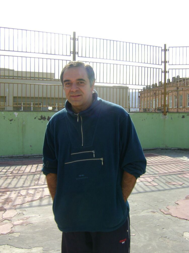  25235216  Felix, 57 ,    