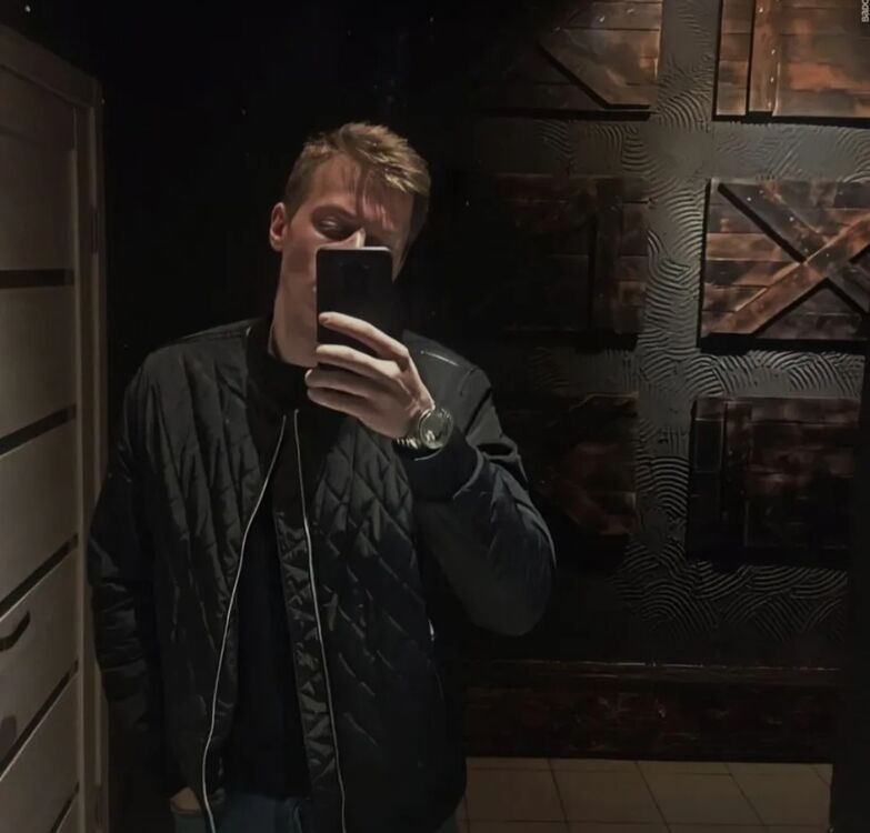  52651236  Denis, 26 ,    