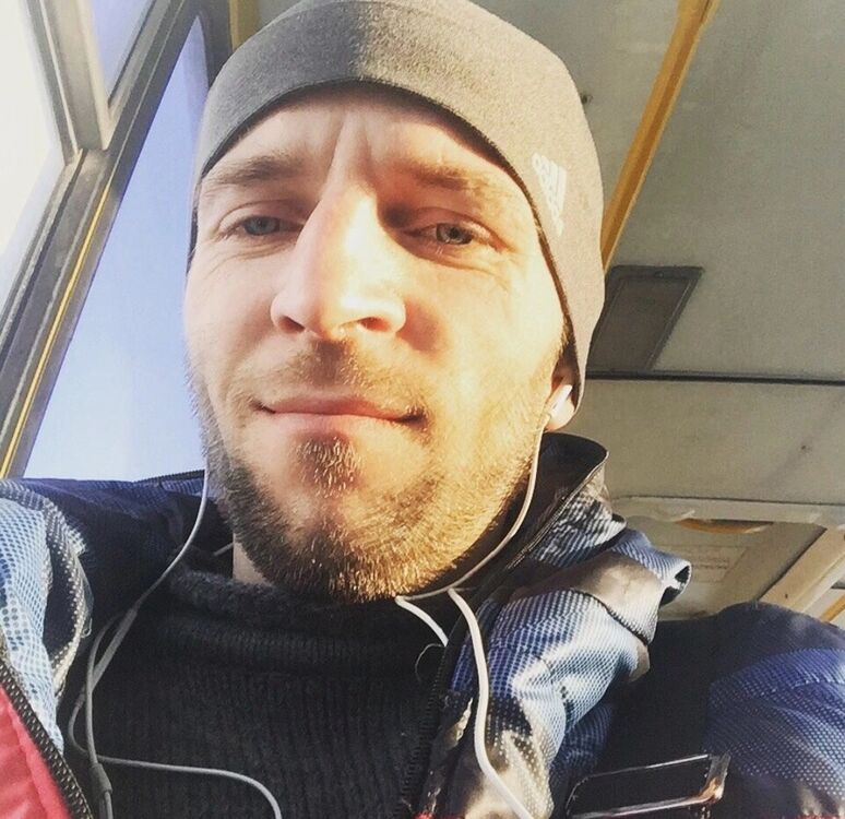  44442796  Evgen, 42 ,    