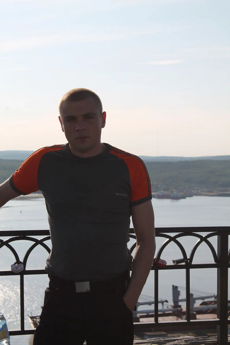  34749126  Denis, 41 ,     
