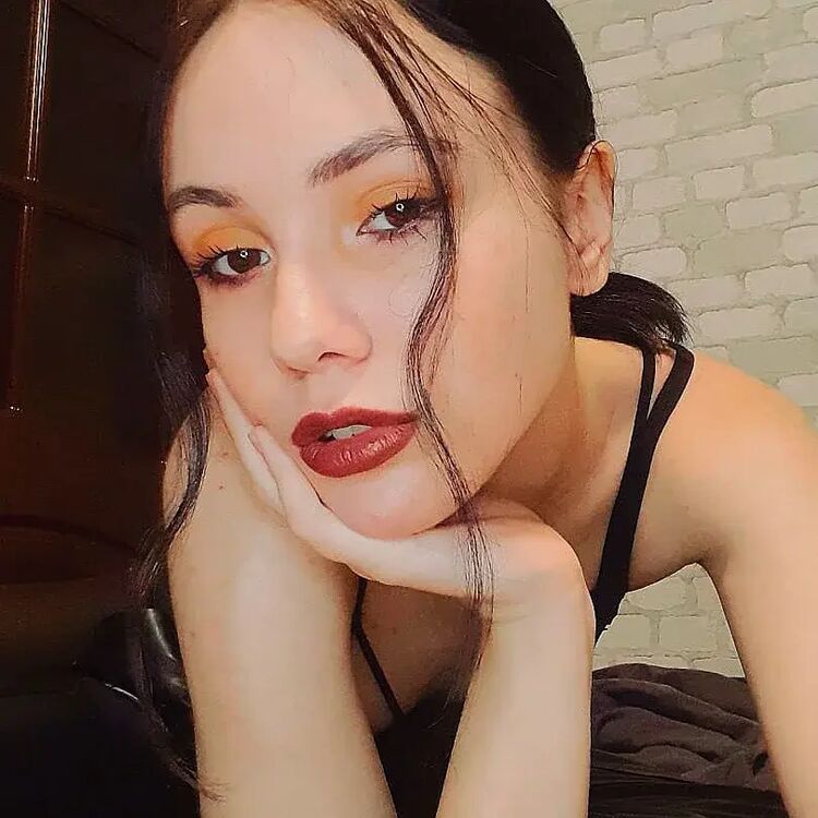  -,   Alexa, 21 ,   ,   