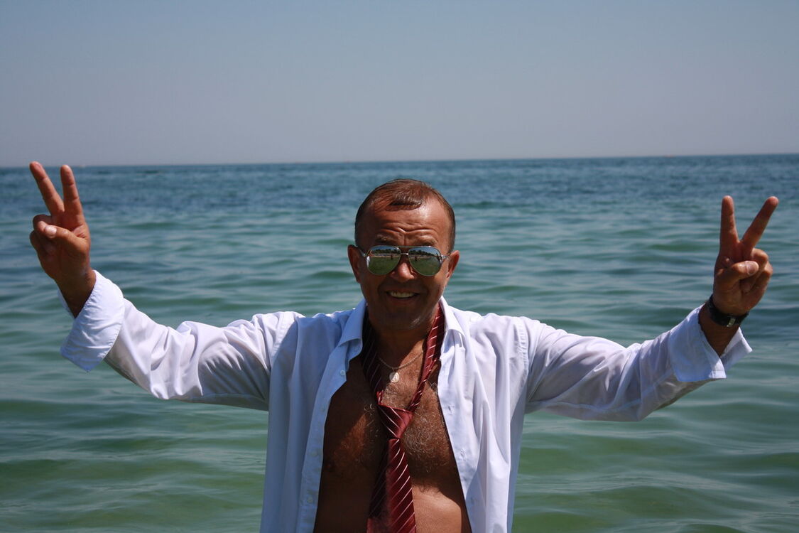  7932176  Vitalik, 54 ,    