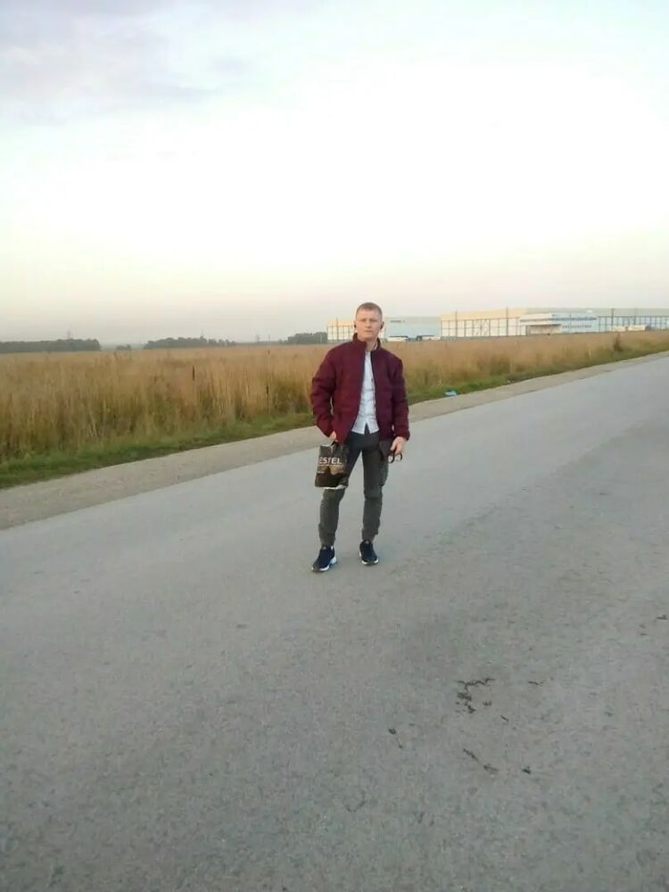  33269466  Stanislav, 32 ,    