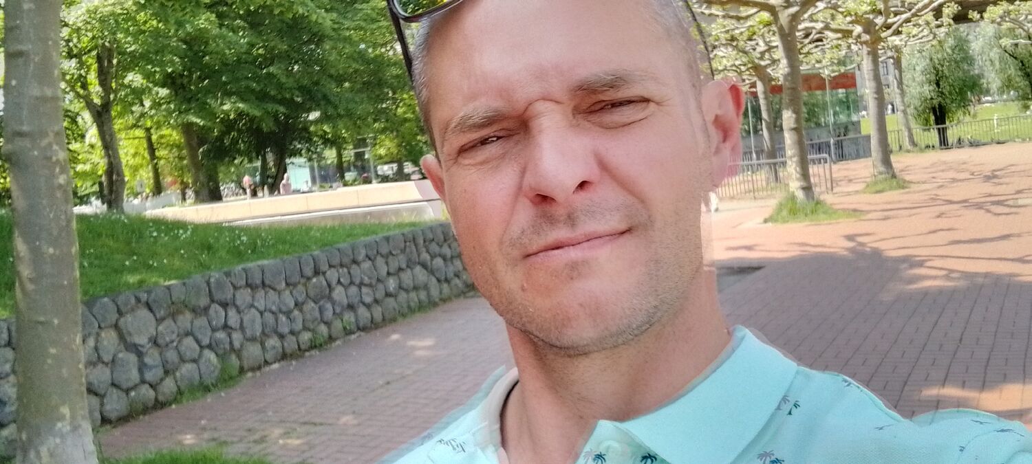  43794776  Artur, 40 ,    Krefeld