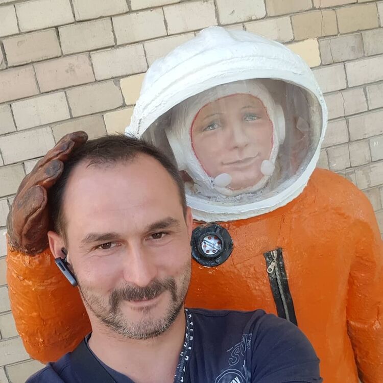  ,   Dima, 44 ,   