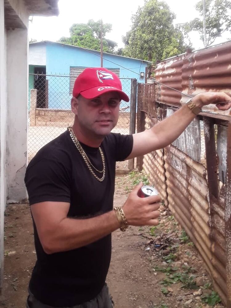  41276436  Orelvis, 42 ,    