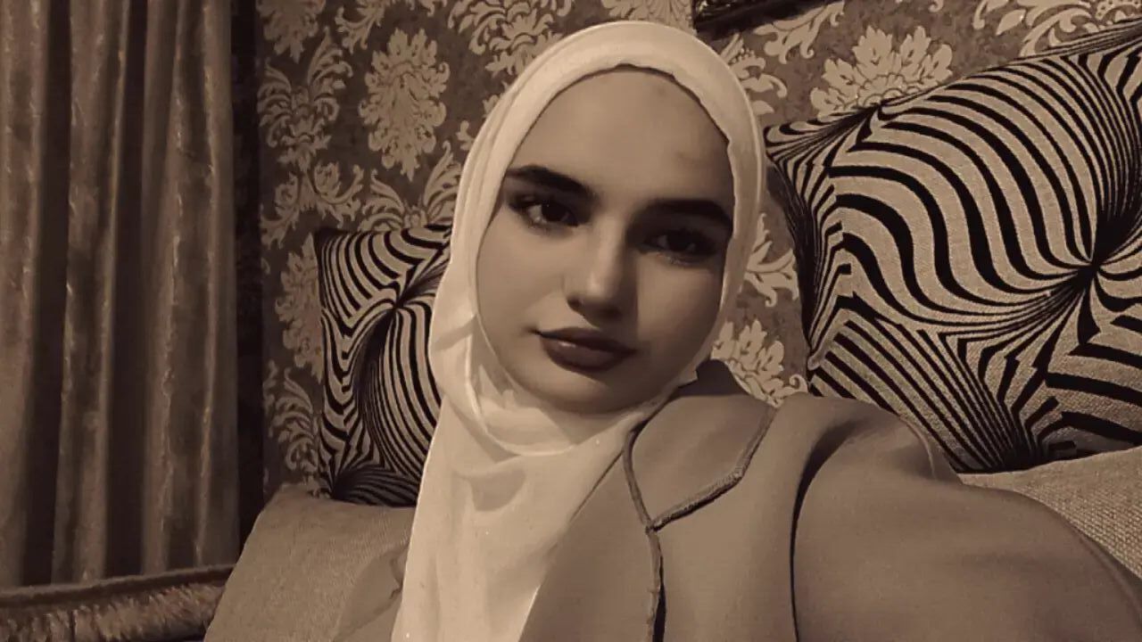  53835816  Fatimat, 18 ,    