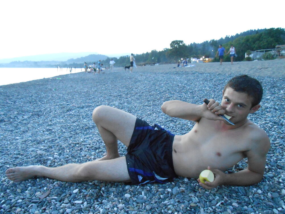  5179206  Denis, 32 ,    