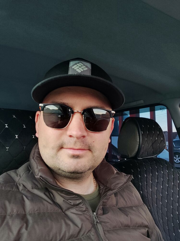  28732846  Denis, 37 ,    