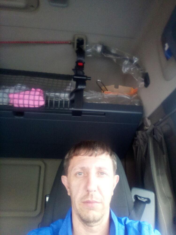  12320556  Viktor, 41 ,     