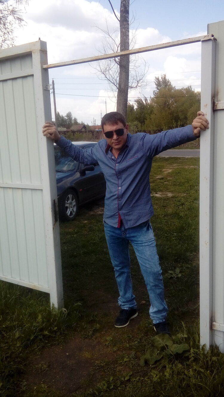  46356586  Roman, 49 ,    -
