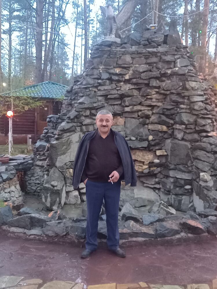  36677806  Makhmud, 52 ,    