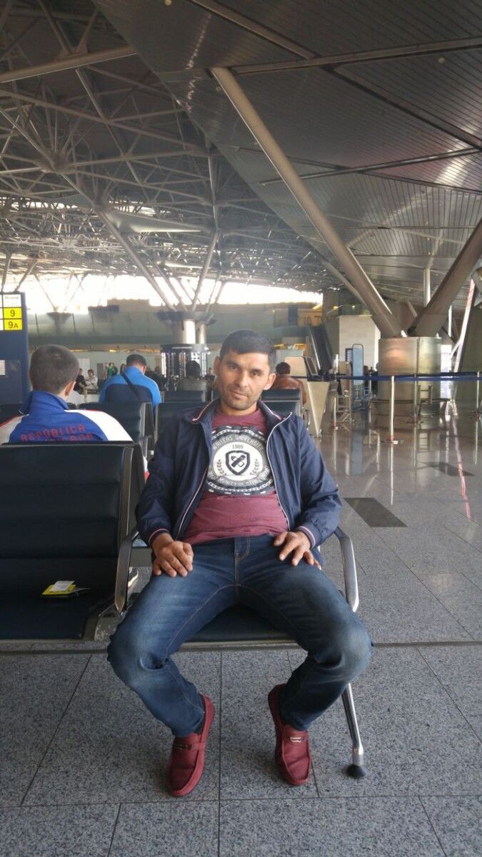  11396786  Roman, 49 ,    