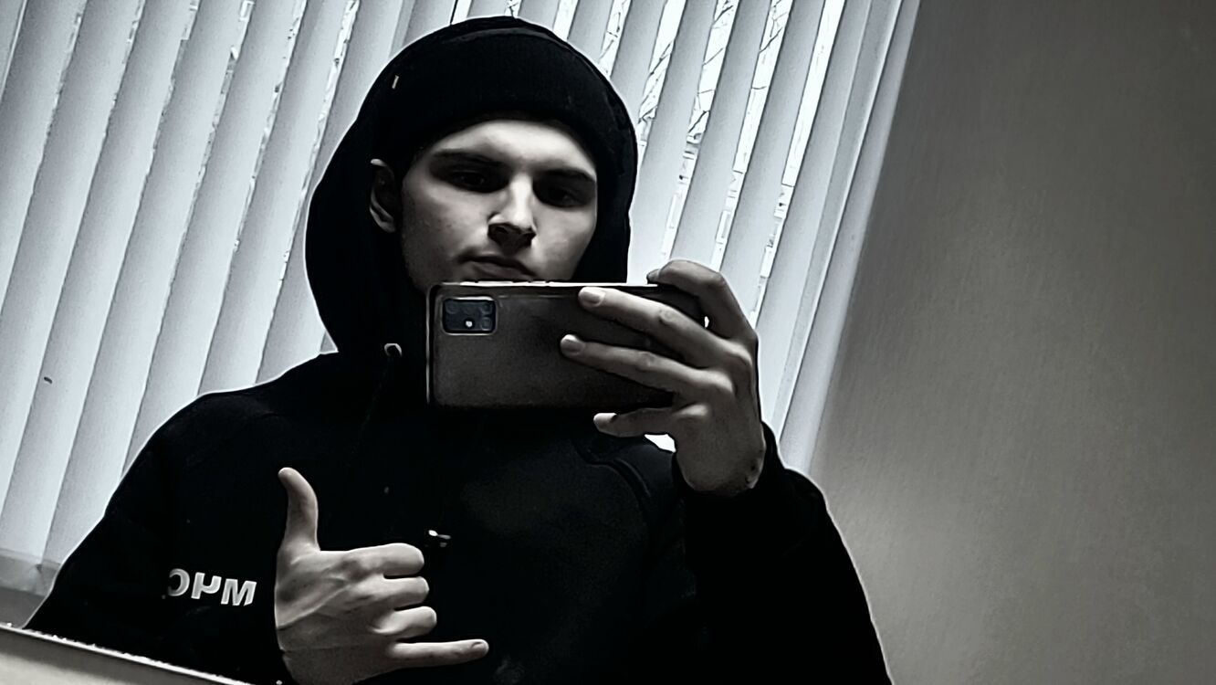  33057856  Ivan, 22 ,    