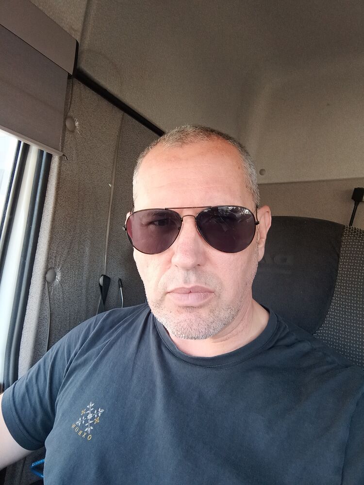  46477516  Igor, 44 ,    