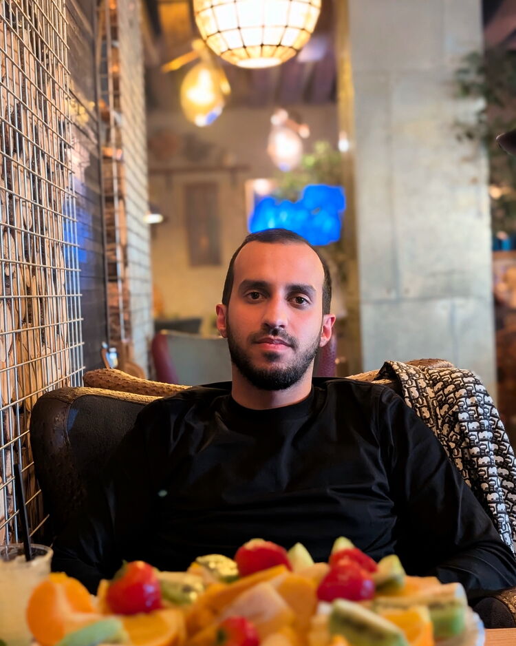  52527386  Narek, 24 ,    