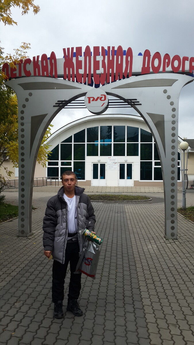  10445726  Leonid, 32 ,    