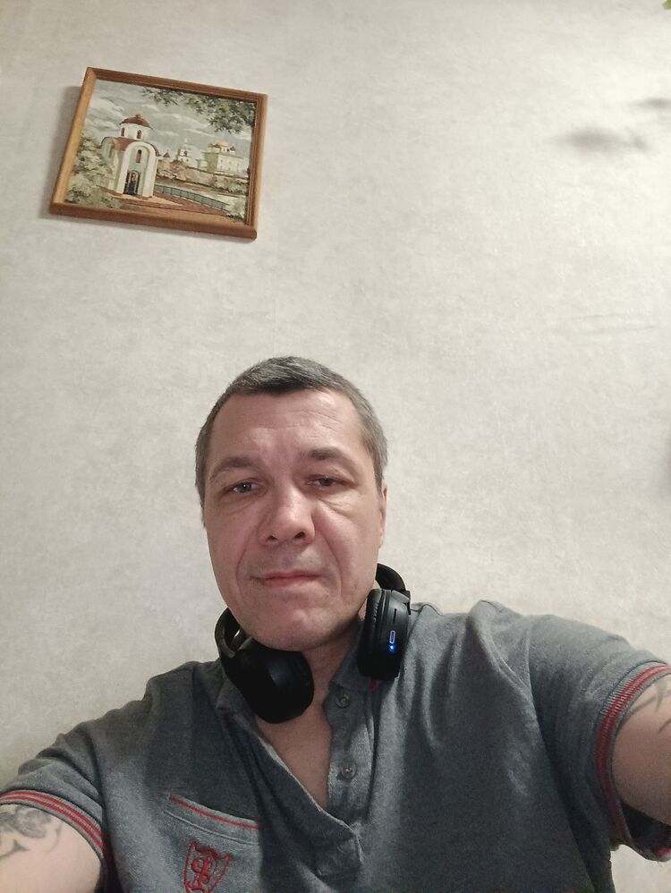  49684006  Alekcei, 42 ,    