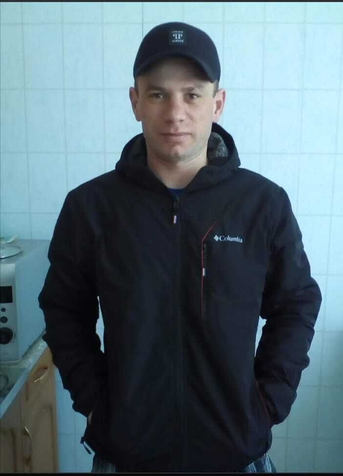  50416636  Konstantin, 37 ,    