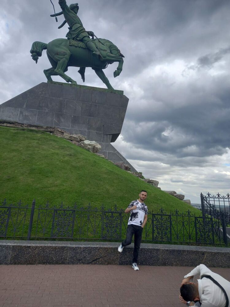  54779156  Doston, 31 ,    