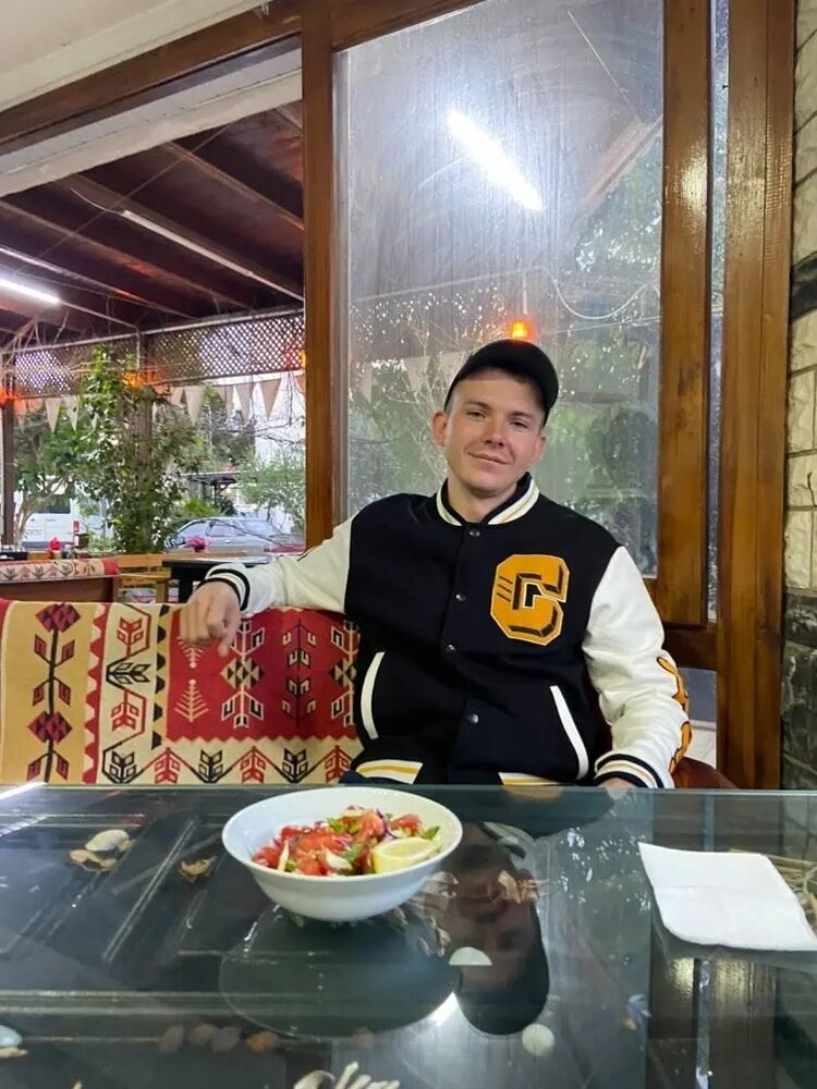  34449786  Miron, 28 ,    