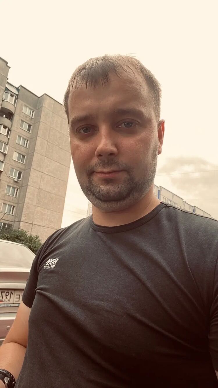  46375716  Roman, 33 ,    