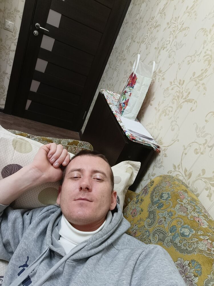  50296076  Denis, 37 ,    