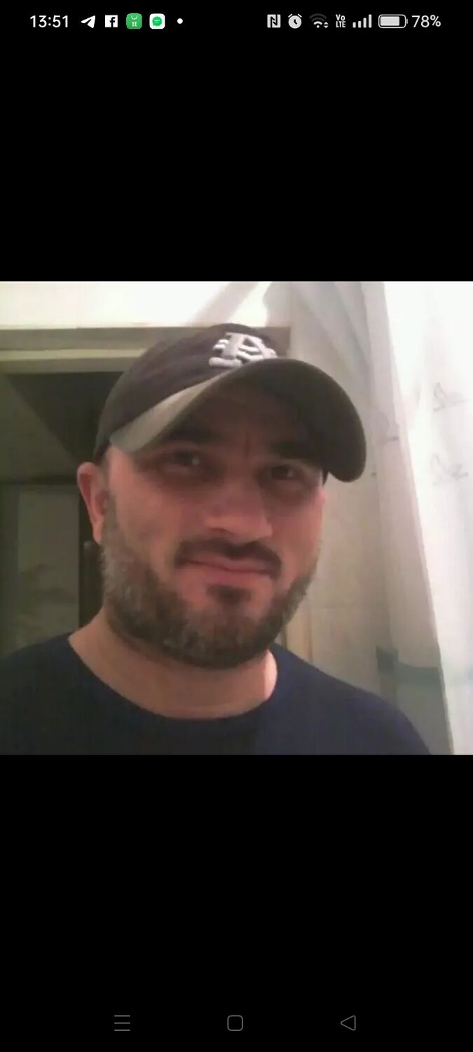  40274726  Zahar, 51 ,    