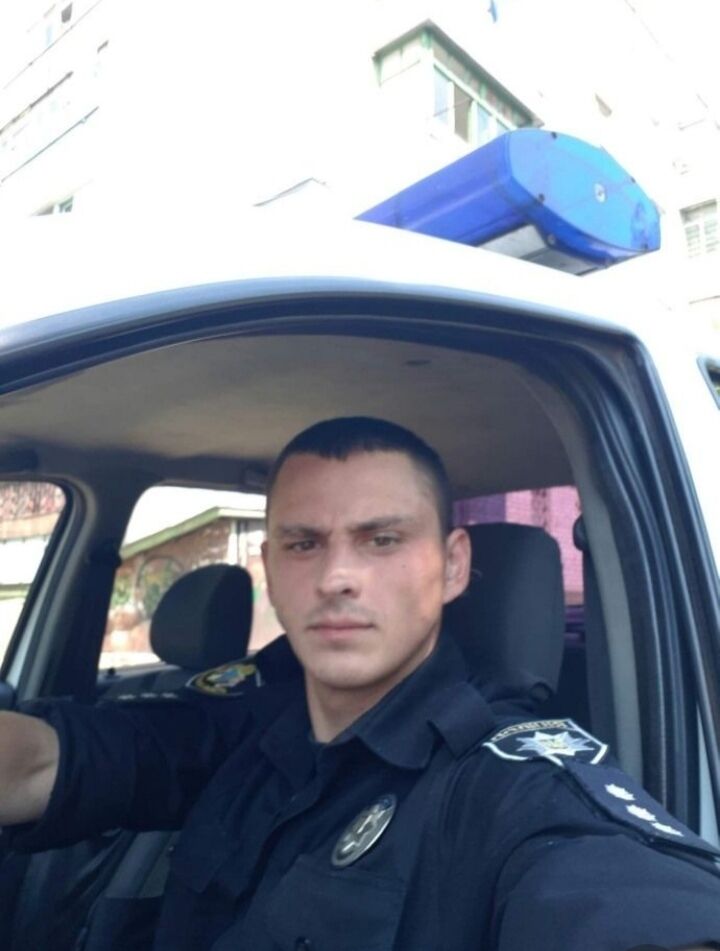  44371776  Georg, 33 ,    