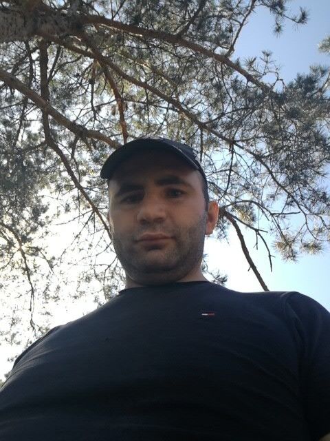  13928236  Azam, 41 ,    