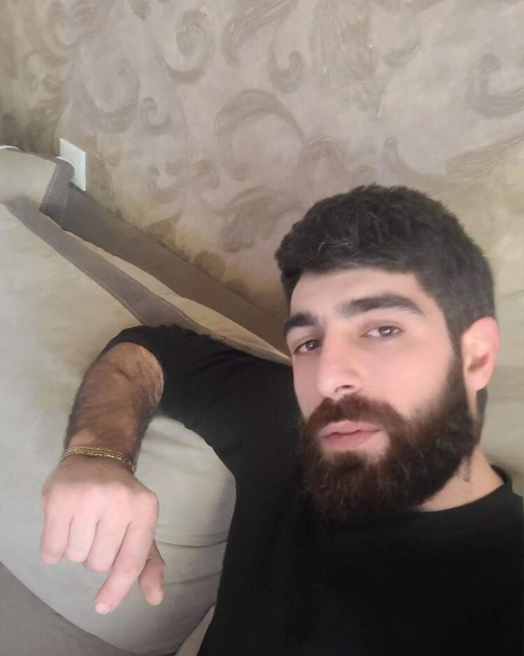  51802126  Artak, 39 ,    