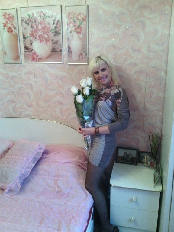  ,   Olia, 44 ,  