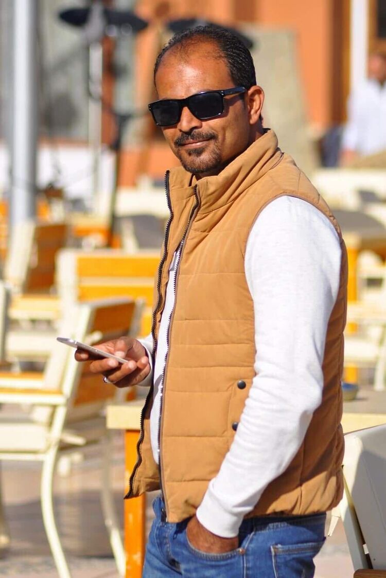  25477446  Omar, 40 ,    