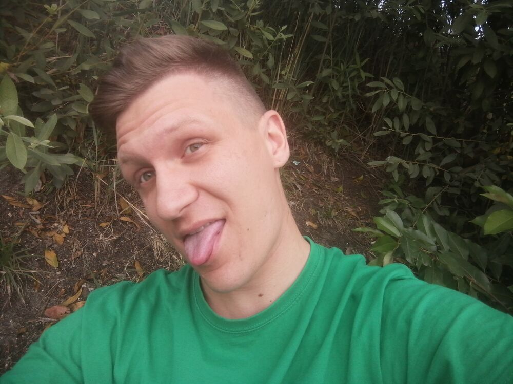 23835876  Viktor, 29 ,    