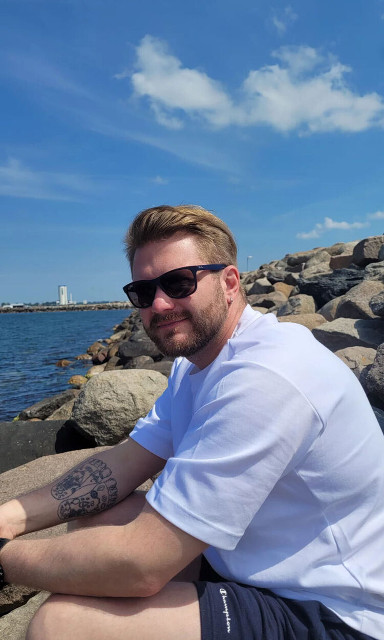  ,   Viktor, 38 ,   ,   