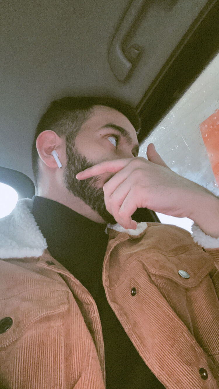  37022336  Daniel, 23 ,    