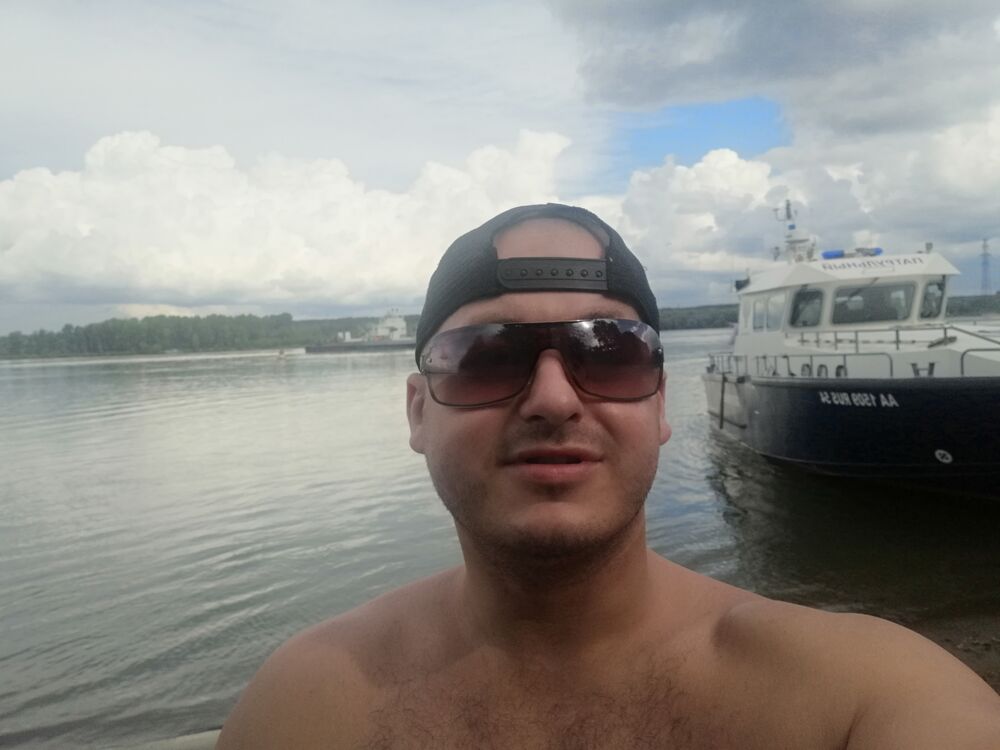  ,   Den, 33 ,   ,   