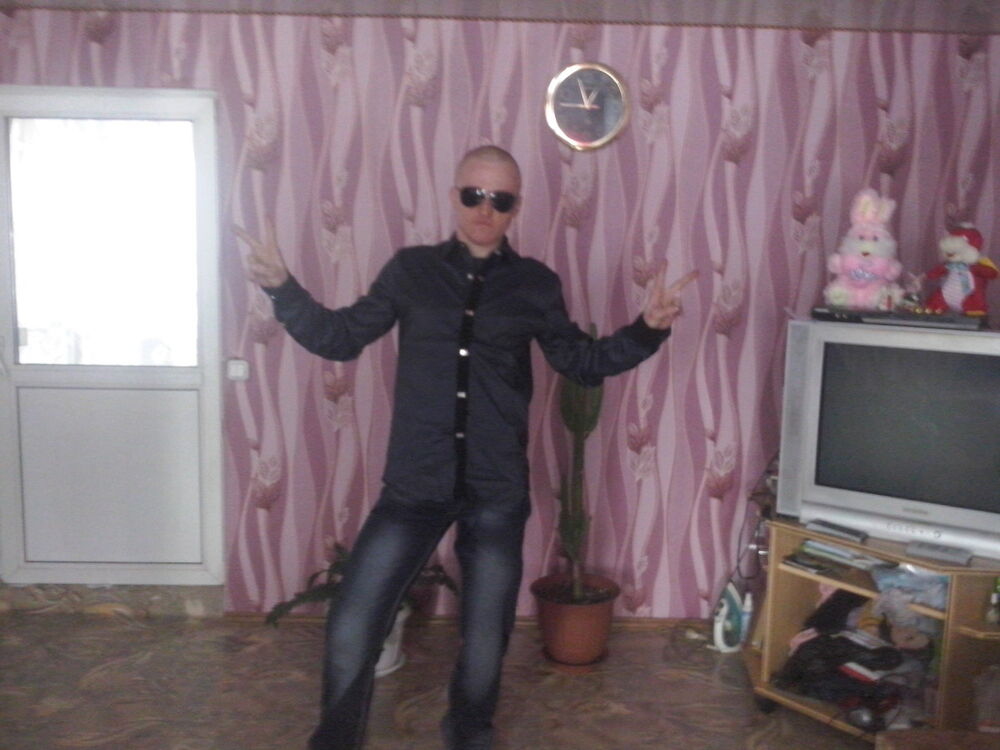 ,   Stas, 32 ,   