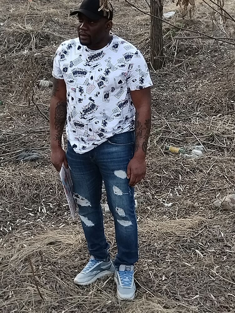  43470816  Patrick, 39 ,    --