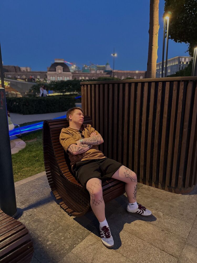  ,   Artem, 21 ,   ,   , c , 