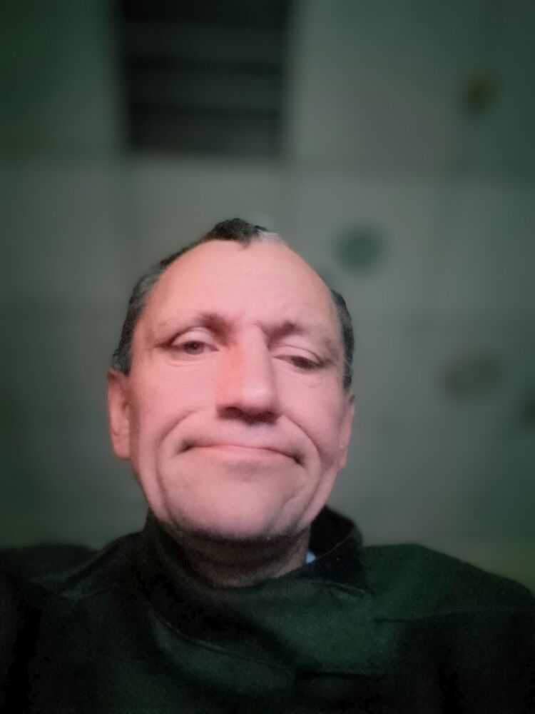  43813586  Viktor, 41 ,    