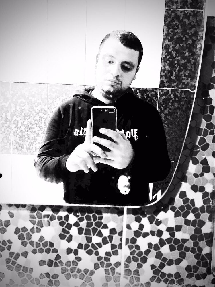  ,   Erik, 26 ,   ,   