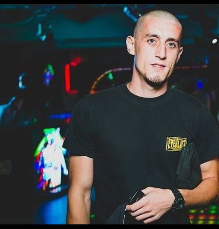  23196526  Oleg, 32 ,    Praha