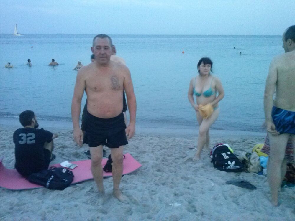  17200446  Andrei, 52 ,    
