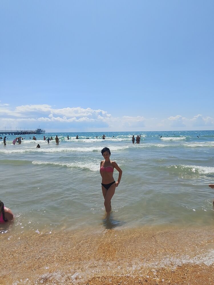  46376066  Lilia, 48 ,    