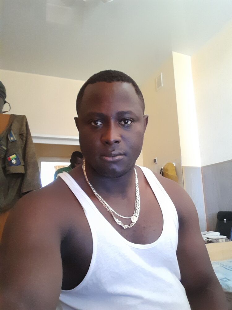  48611676  Raul Dafa, 35 ,    